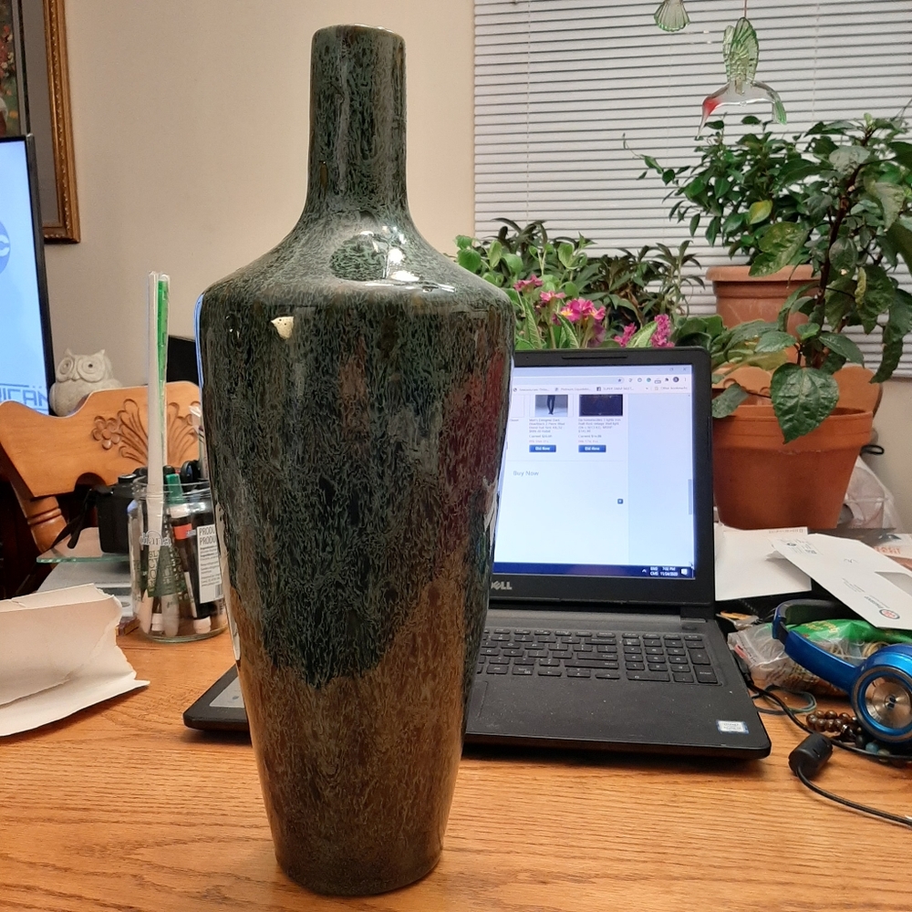 Decoration ceramic vase (Gift)